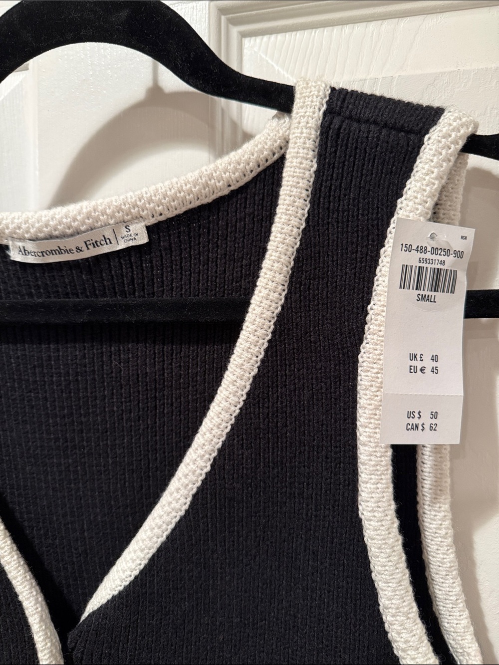 Abercrombie & Fitch Black Knit Vest with White Trim - Picture 2 of 3